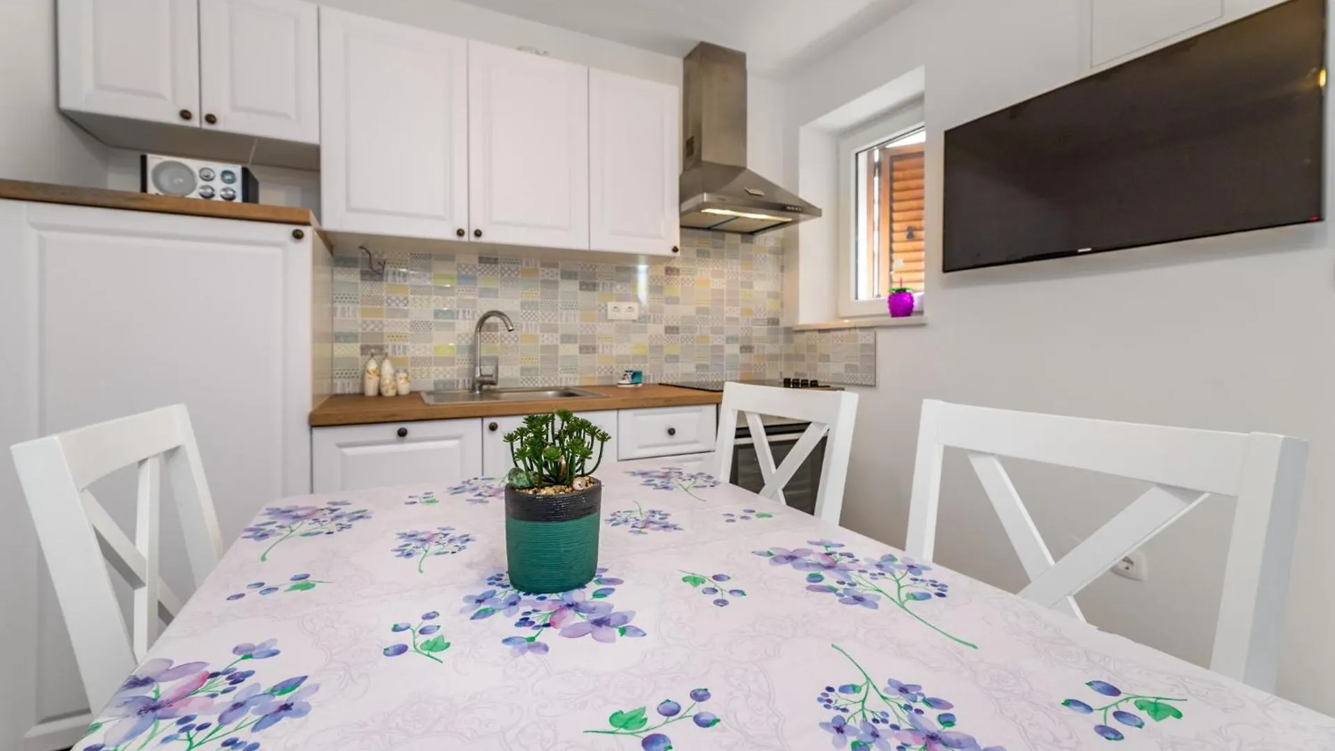 Evelin Apartment Baska  Croatia