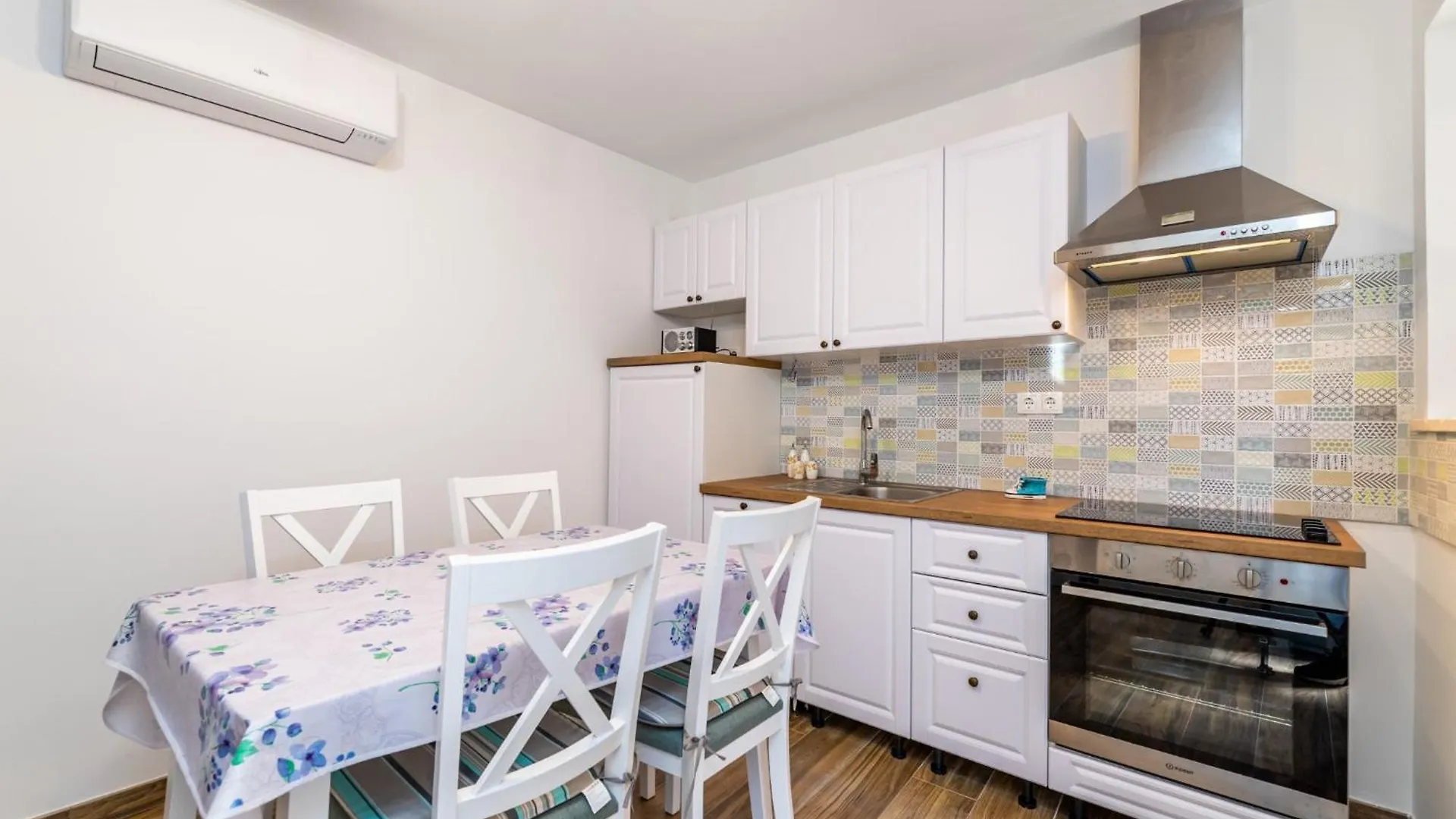 Evelin Apartment Baska  Croatia