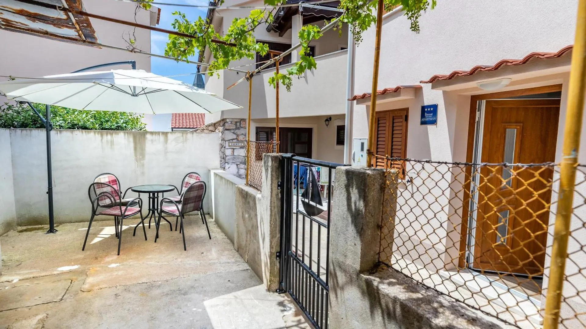 Evelin Apartment Baska